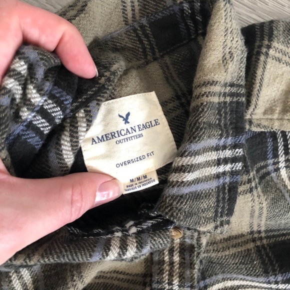 American Eagle Distressed Oversized Plaid - Picture 2 of 3